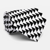 三角形パターン – 黒の上に白 ネクタイ (ロール)