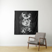 三重の月-白い花 タペストリー (インサイチュ(横))