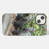 **『三銃士たち：小さな灰色のカワウソの三尾 iPhoneケース (裏面横)