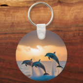 三頭のイルカが日没を見て飛び跳ねた。 キーホルダー (正面)