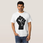 上げられたくいしばられた握りこぶし Tシャツ (正面フル)
