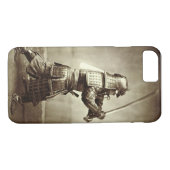 上げられた剣、c.1860 (卵白)を持つ武士 Case-Mate iPhoneケース (裏面(横))