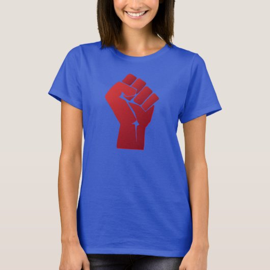 上げられた赤い勾配の握りこぶし Tシャツ (正面)