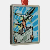 上で新聞および飛行機を持つビジネスマン メタルオーナメント (右)