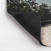 上に雲のある木製の板輝く道 マウスパッド (コーナー)