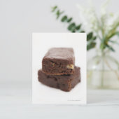上に2つのチョコレートブラウニーの山のクローズアップ ポストカード (スタンド正面)