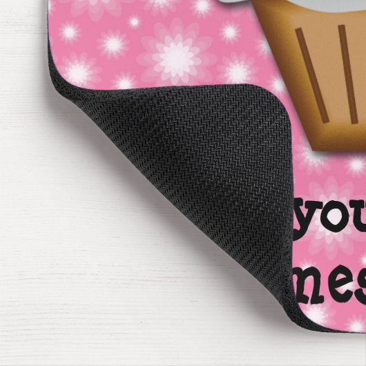 上のピンクのさくらんぼが付いている切り出しのカップケーキ マウスパッド (コーナー)