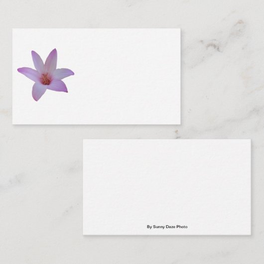 上の繊細なピンクのレインリリーの写真 エンクロージャーカード (正面/裏面)