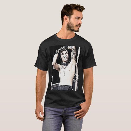 上半身裸のアンディーBiersack Tシャツ (正面フル)