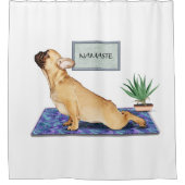 上向きドフランスのッグヨガポーズを取るブルドッグ シャワーカーテン (正面)