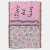 上品だが青白いユキヒョウ スローブランケット (正面縦)