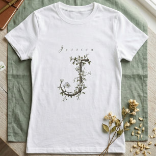 上品でおしゃれな「J」: 落ち着いたジャスミンのモノグラム Tシャツ