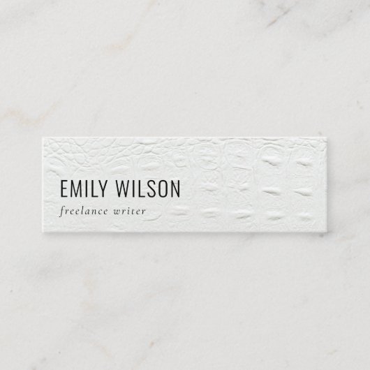 上品なエレガントアイボリーシンプルホワイトレザーテクスチャ スキニー名刺 (正面)