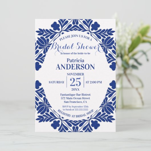 上品なエレガントフローラブルーとホワイトブライダルシャワー 招待状 (スタンド正面)