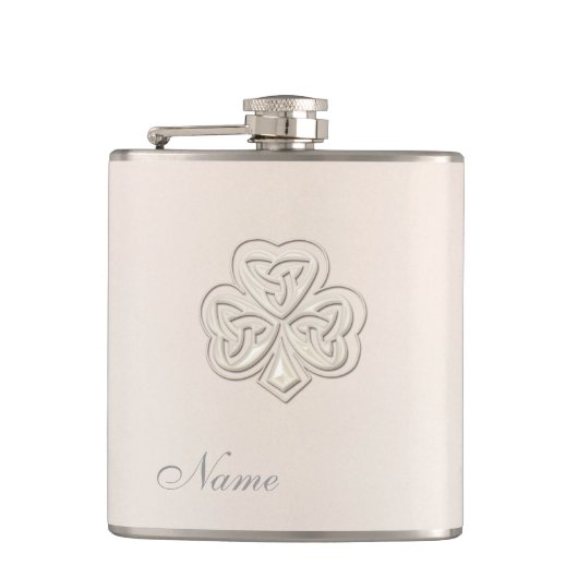 上品なシックな真珠のラッキーシャムロパーソナライズされたック フラスク (正面)