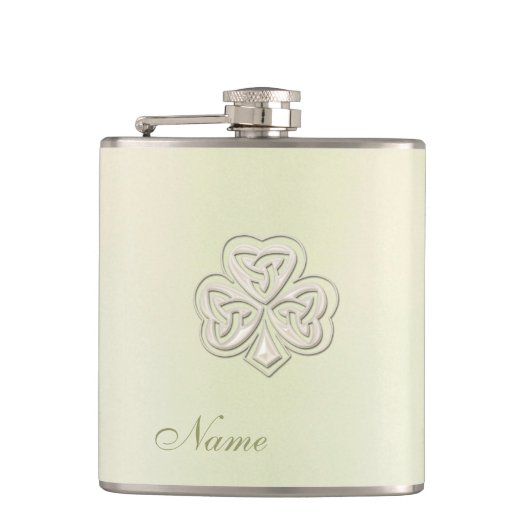 上品なシックな真珠のラッキーシャムロパーソナライズされたック フラスク (正面)