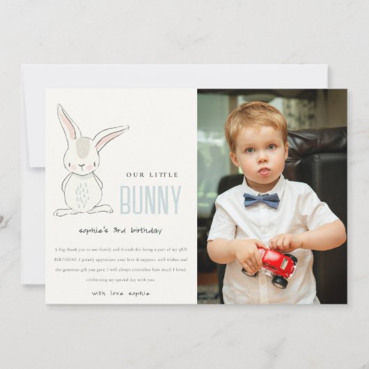 上品なシンプルキュートブルーバニー子供写真誕生日 サンキューカード (正面)