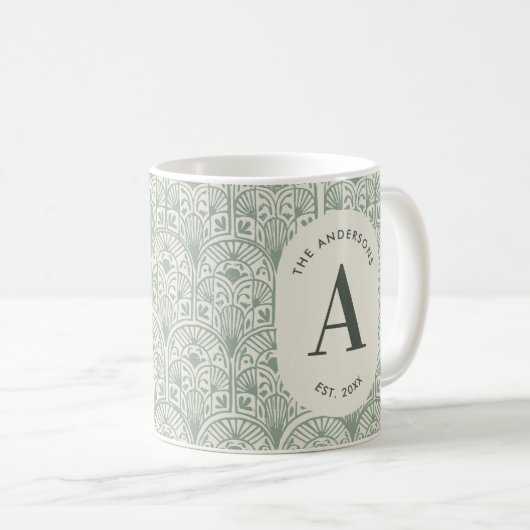 上品なセージ緑のファミリーモノグラムエレガントコーンホール コーヒーマグカップ (正面右)