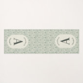 上品なセージ緑の家族モノグラムエレガントモダンy ヨガマット (裏面(横))