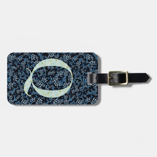 上品なフローラモノグラムのレターQブルー ラゲッジタグ (正面横)