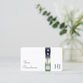 上品なホワイトブルーシルバーデコールの宝石とモノグラム 名刺 (スタンド正面)