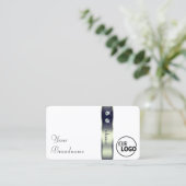 上品なホワイトブルーシルバーデコールジュエリーとロゴ 名刺 (スタンド正面)