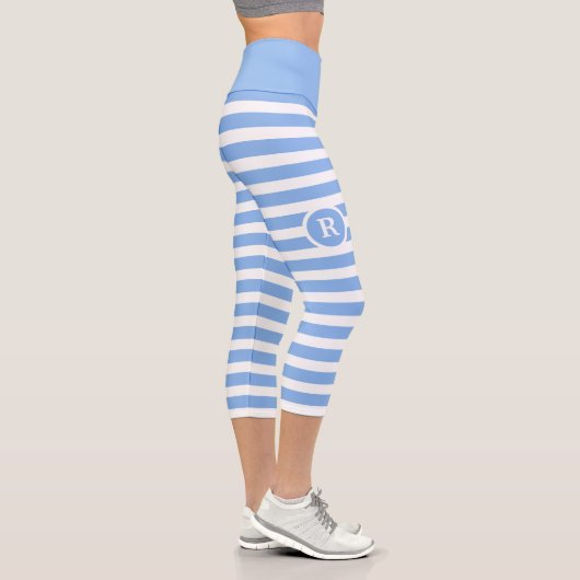 上品なモノグラムストライプの カプリレギンス (右)