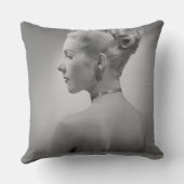 上品な女性 クッション (裏面)