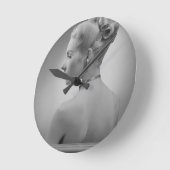 上品な女性 ラウンド壁時計 (傾斜)