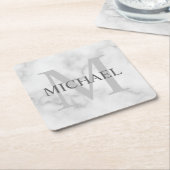 上品な白い大理石パーソナライズされたモノグラムと名前 スクエアペーパーコースター (アングル)