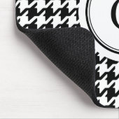 上品な白黒パタ千鳥格子のーンのモノグラム マウスパッド (コーナー)