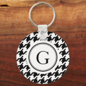 上品な白黒千鳥格子のなパターンモノグラム キーホルダー (正面)