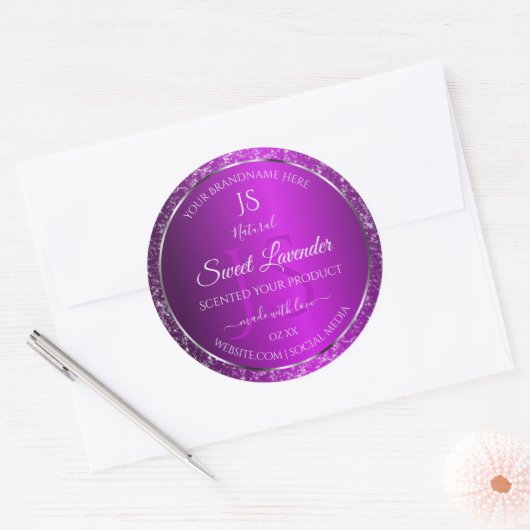 上品な紫色とグリッターイニシャル製品ラベル ラウンドシール (封筒)
