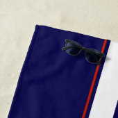 上品な赤、白、青のレーシングストライプ ビーチタオル (インサイチュ)