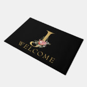 上品な金ゴールドモノグラムJとピンクの花模様の書式 ドアマット (アングル)