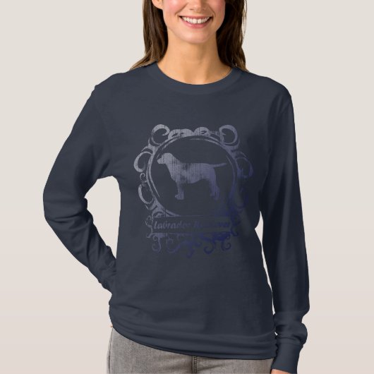 上品な風化させたラブラドル・レトリーバー犬の女性 Tシャツ (正面)