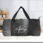 上品な黒つや消しメタル灰色ホワイトモノグラム ダッフルバッグ<br><div class="desc">このダフパーソナライズされたエルバッグは、ブラックのブラシ付き金属の背景にグレーモダンとホワイトのスクリプエレガントトでモノグラムとファーストネームを備えフェイクている。</div>