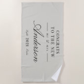 上品モダンなタイポグラフィミセス結婚ズ ビーチタオル (正面)