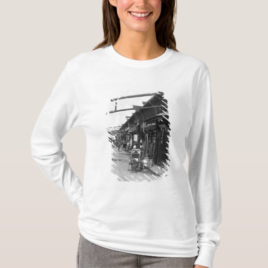 上海の19世紀後半の中華街 Tシャツ (正面)