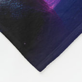 上衣を流す人は上腕を上白熱［赤熱］光を放つげる フリースブランケット (角)