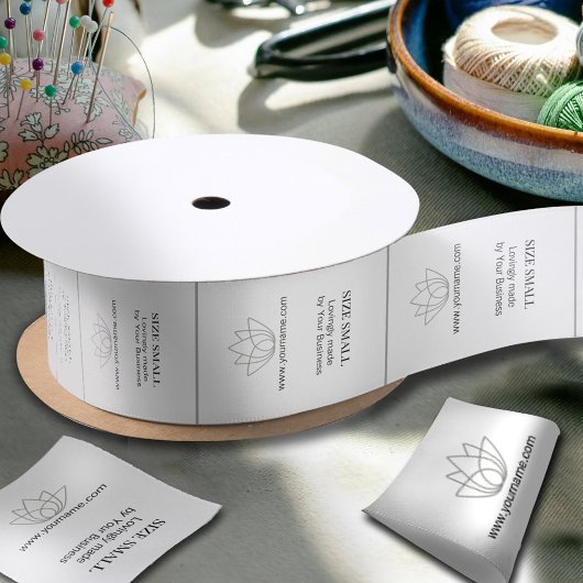 上襟カスタム白の洋服ラベル サテンリボン