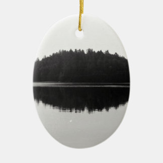 上部のSaranac湖のAdirondackの島の写真 セラミックオーナメント