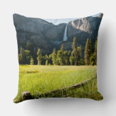 上部のYosemite Falls クッション (裏面)