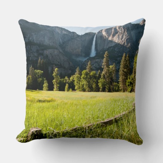 上部のYosemite Falls クッション (正面)