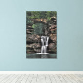 上部滝、老人の洞窟、ホッキングヒルズ キャンバスプリント (インサイチュ (ウッドフロア))