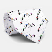 下り坂のスキーヤーの雪のスポーツ ネクタイ (ロール)