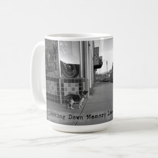 下を見ながらメモリレーンのキャットマグ コーヒーマグカップ (正面左)