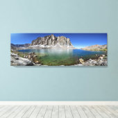 下ヒッチコック湖の上のヒッチコック山 – シエラ キャンバスプリント (インサイチュ (ウッドフロア))