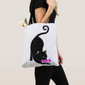 下向きの黒猫ちゃんとピンクの花 トートバッグ (クローズアップ)