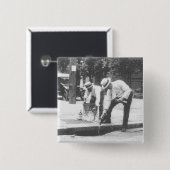 下水道へのウイスキーの注ぎ込み禁止ヴィンテージ 缶バッジ (正面&裏面)